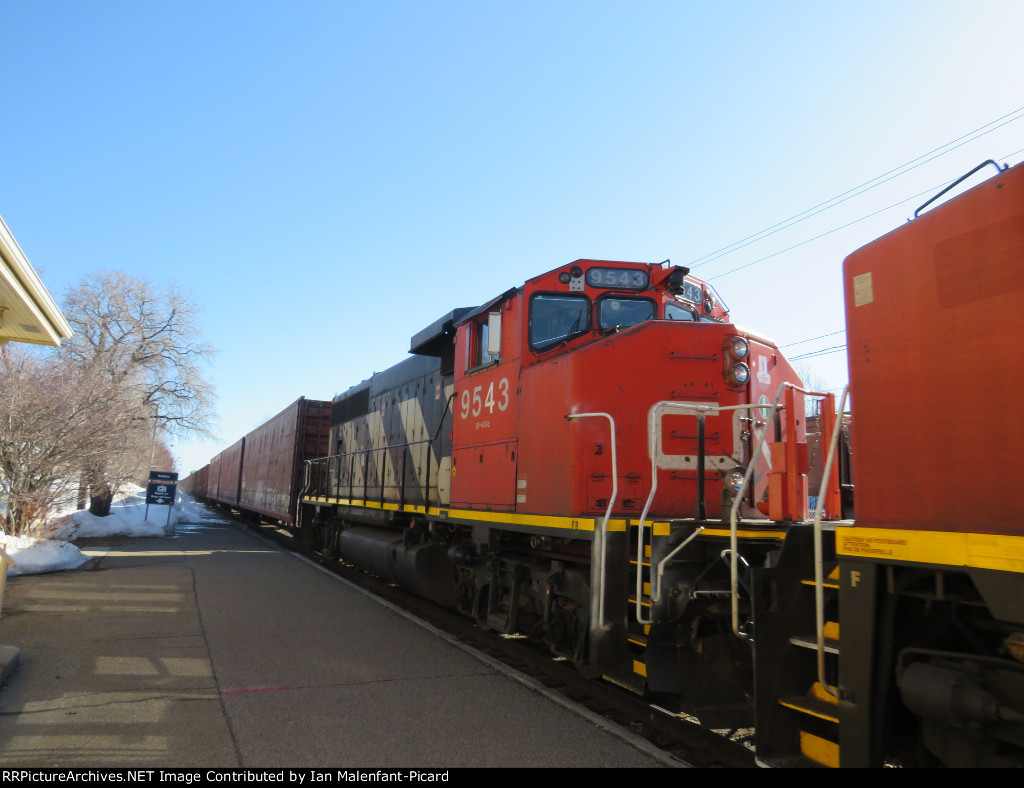 CN 9543 trails on 403